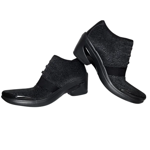 Bzees Enlighten Everyday Black Textured Slip On Booties Shooties Size 8.5 - Picture 2 of 14